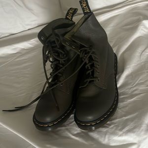 Never been worn Dr Marten Pascal olive green boots. Soft leather.